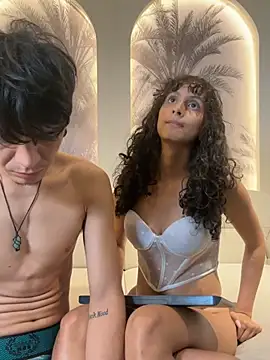 abrilandjulian online show from April 2026 07:58:01 PM