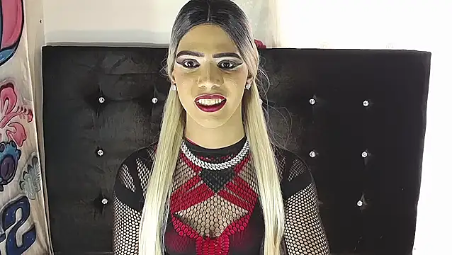 Kristal Queen01 online show from May 2026 06:03:01 PM