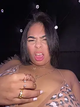 Snapshot of Valentina_Diaz15 chatting on February 2026 11:05:02 PM Valentina Diaz15 online show from February 2026 11:05:02 PM