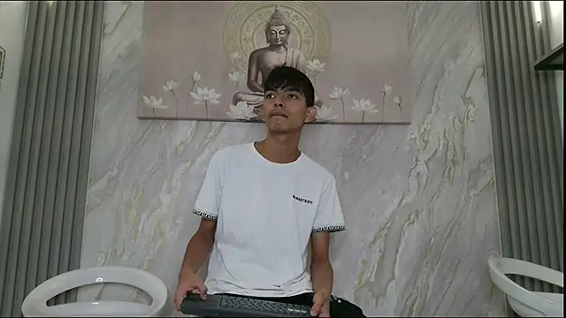 KITTY BOSH online show from April 2026 01:12:02 PM