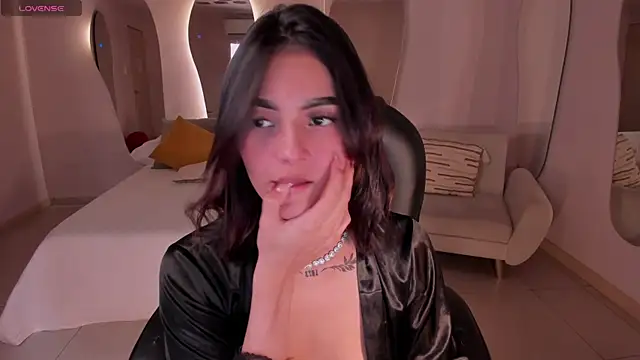 CarolineEvans x online show from April 2026 07:45:01 AM