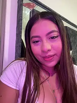 Snapshot of Emiily_joee_ chatting on July 2026 03:33:01 AM Emiily joee online show from July 2026 03:33:01 AM