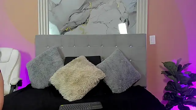 Ivy Heat online show from April 2026 01:52:02 AM