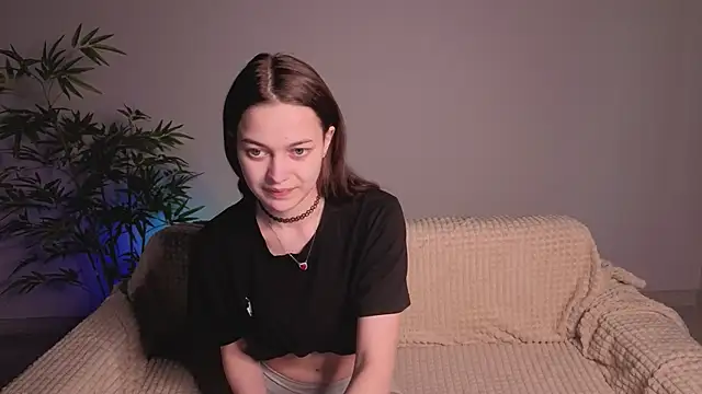 parrot kisha online show from April 2026 01:33:01 AM