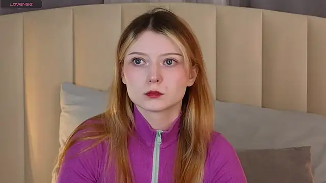 Snapshot of AlyssFrost chatting on April 2026 01:51:01 AM AlyssFrost online show from April 2026 01:51:01 AM