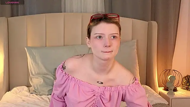 Snapshot of AlyssFrost chatting on April 2026 02:10:01 AM AlyssFrost online show from April 2026 02:10:01 AM