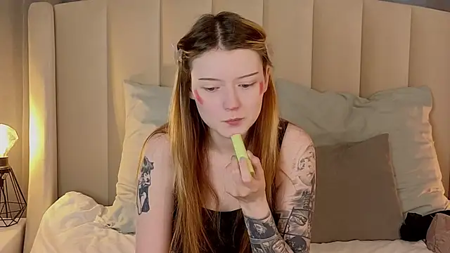 Snapshot of AlyssFrost chatting on May 2026 03:11:02 AM AlyssFrost online show from May 2026 03:11:02 AM