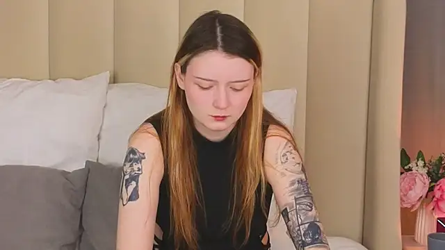 Snapshot of AlyssFrost chatting on June 2026 02:53:02 AM AlyssFrost online show from June 2026 02:53:02 AM