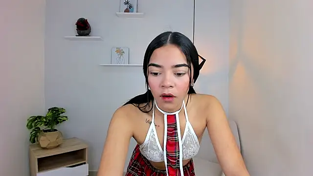 Dafne Maroto online show from April 2026 12:25:01 PM