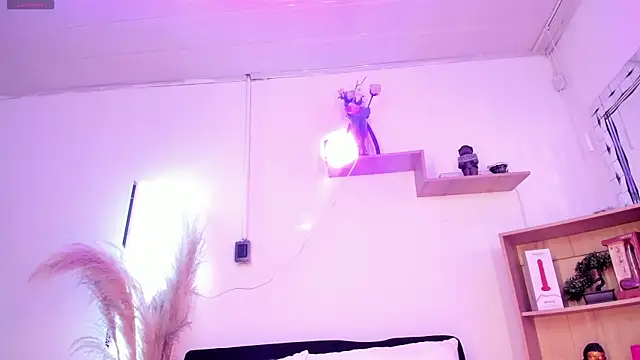 Snapshot of Tylla__ chatting on May 2026 05:21:02 PM Tylla online show from May 2026 05:21:02 PM