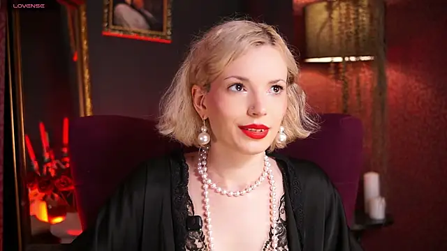 Snapshot of VinylKiss chatting on July 2026 08:51:01 PM VinylKiss online show from July 2026 08:51:01 PM