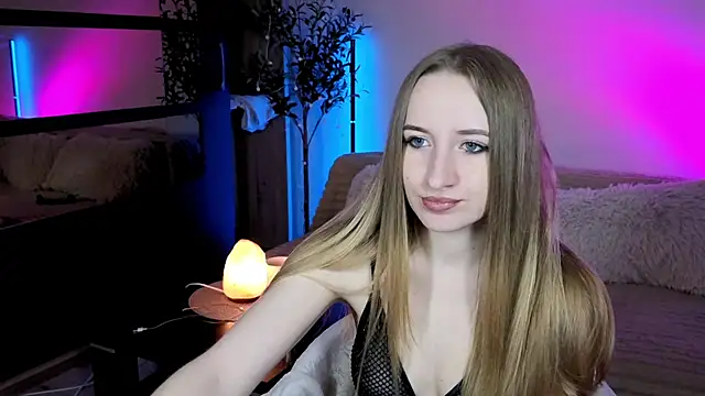 Snapshot of Oxy_Foxie chatting on May 2026 06:28:02 PM Oxy Foxie online show from May 2026 06:28:02 PM