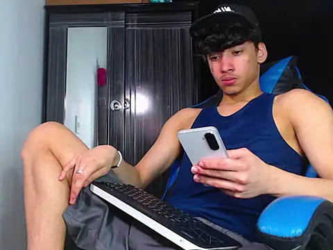 Lyam Russo online show from February 2026 07:02:02 PM