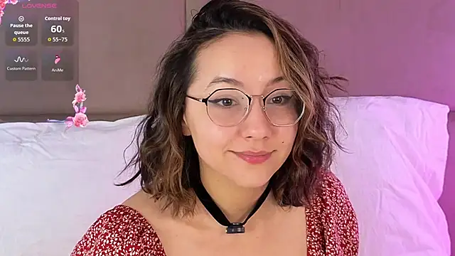 Snapshot of SweetElya chatting on June 2026 06:19:02 AM SweetElya online show from June 2026 06:19:02 AM