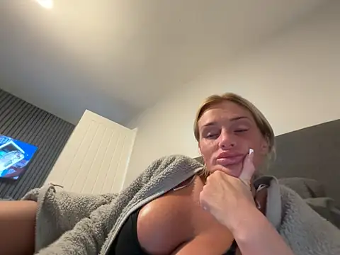 jadey19x online show from April 2026 07:44:02 PM