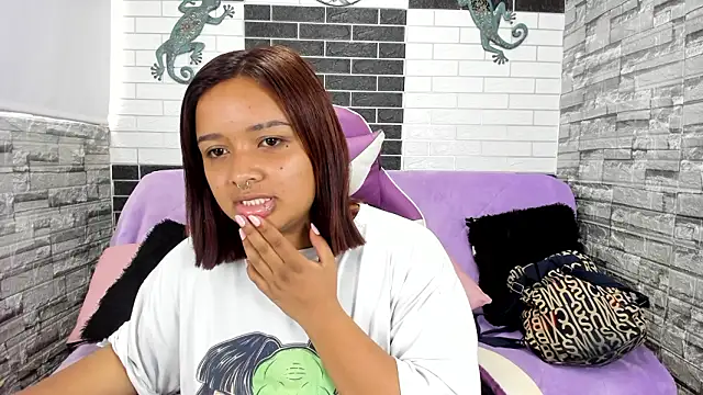 Snapshot of Sienna_Lux01 chatting on March 2026 03:29:01 PM Sienna Lux01 online show from March 2026 03:29:01 PM