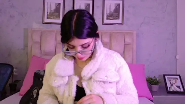 IsabellaRossi online show from April 2026 05:30:02 PM