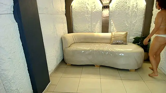 Elizabeth  r online show from February 2026 03:05:01 AM