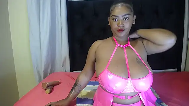 Snapshot of sexydiamond15 chatting on May 2026 03:55:02 AM sexydiamond15 online show from May 2026 03:55:02 AM