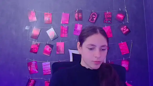 KissMeJulia online show from March 2026 06:25:02 PM