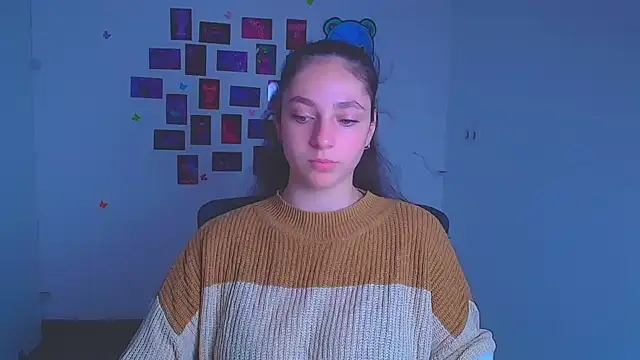 KissMeJulia online show from March 2026 12:33:11 PM