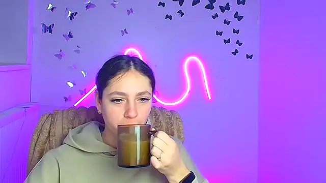 KissMeJulia online show from April 2026 05:34:01 AM