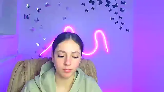 KissMeJulia online show from April 2026 07:45:01 AM