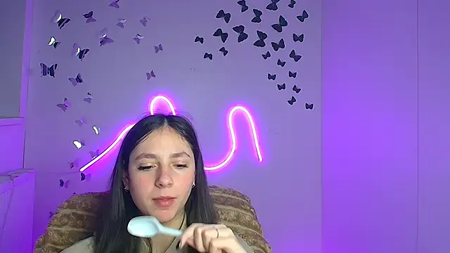 KissMeJulia online show from April 2026 07:07:02 PM