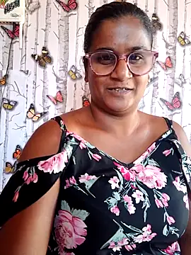 Snapshot of indianstrawberrylips4u chatting on May 2026 10:53:01 AM indianstrawberrylips4u online show from May 2026 10:53:01 AM