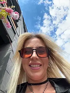 Snapshot of LisaMurr chatting on May 2026 12:11:02 PM LisaMurr online show from May 2026 12:11:02 PM