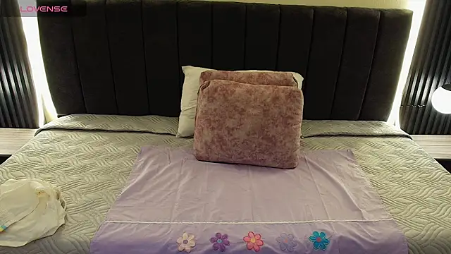 MoriahStorm online show from April 2026 12:41:01 PM