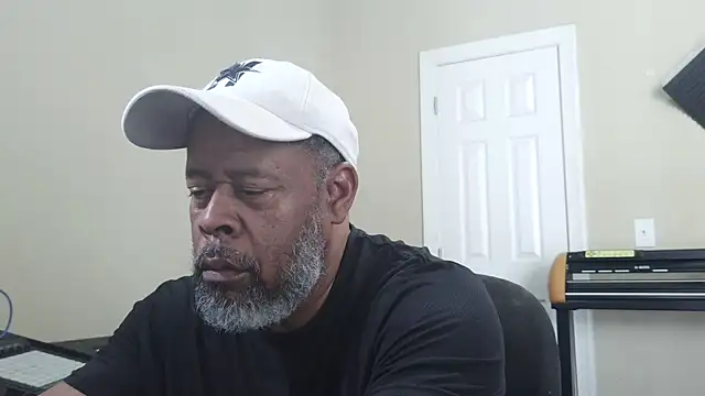 Cleozevo1961 online show from March 2026 06:37:02 PM