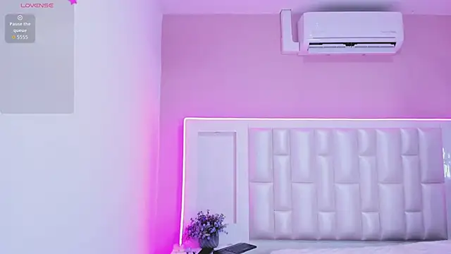 Liia Collins online show from April 2026 05:16:01 PM