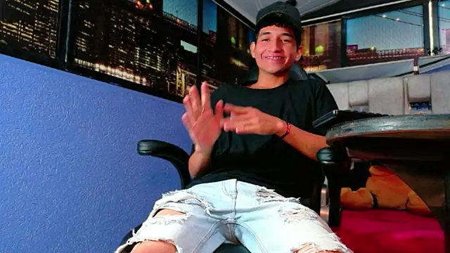 EstevenBrown1 online show from March 2026 12:44:01 PM