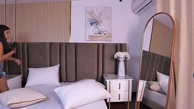 Lorenn Sweet online show from April 2026 11:47:02 AM