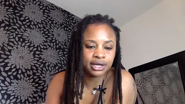 Snapshot of thehoneyhazel chatting on May 2026 04:07:02 AM thehoneyhazel online show from May 2026 04:07:02 AM