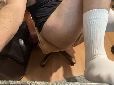 ozzyylove online show from April 2026 07:07:02 PM