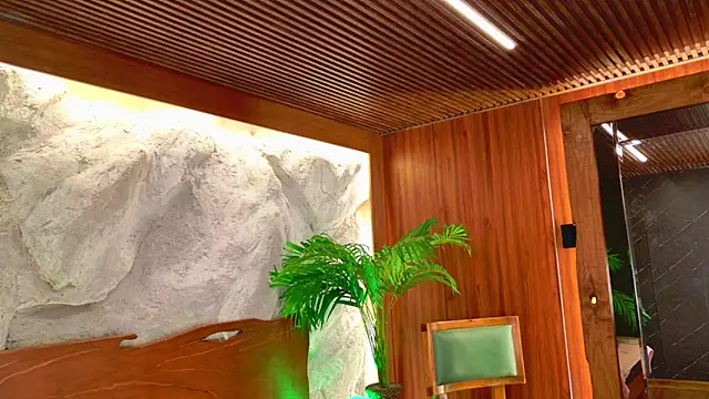 Rolyloren  online show from March 2026 03:52:01 PM