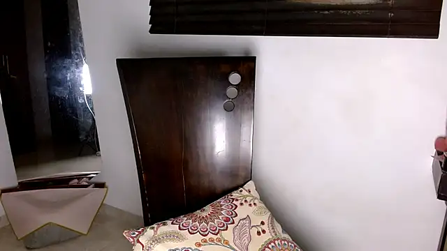 MiaDiamontLatin online show from April 2026 01:42:02 AM