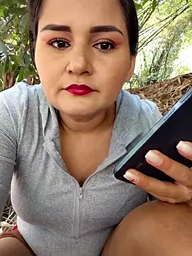 yissela92 online show from March 2026 04:12:02 PM