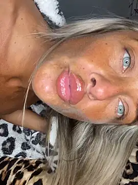 ScarlettGold  online show from March 2026 05:40:01 PM