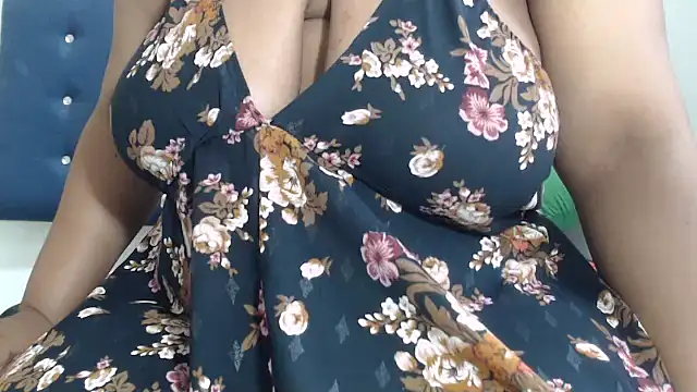 CurvyAssXX21 online show from June 2026 07:32:02 AM