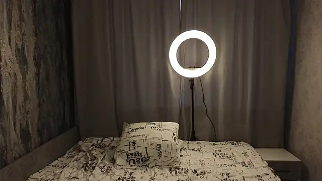 DevilWearsPradaa online show from February 2026 02:36:01 PM