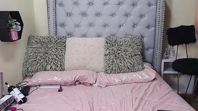 skarlett  36 online show from April 2026 02:33:01 PM