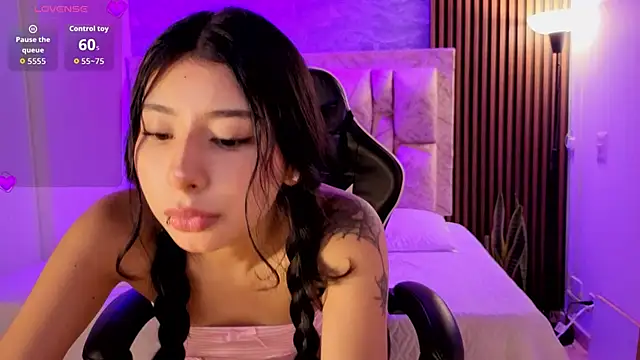 chloe bluee  online show from April 2026 10:53:02 AM