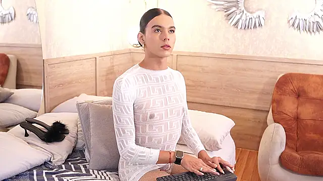 Snapshot of Luxa_Velvet chatting on April 2026 01:03:02 PM Luxa Velvet online show from April 2026 01:03:02 PM