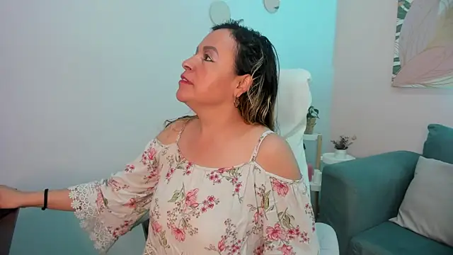 Ivonne 4 online show from April 2026 12:28:01 PM