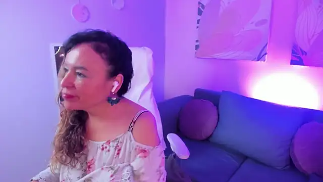 Ivonne 4 online show from April 2026 02:05:01 PM