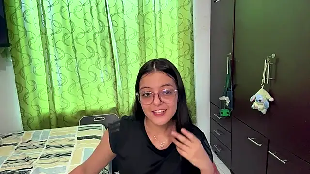 AnneliesePedaci online show from May 2026 07:33:01 PM