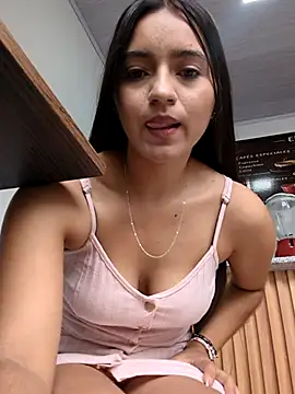 Snapshot of DulceCaroX chatting on June 2026 01:44:02 PM DulceCaroX online show from June 2026 01:44:02 PM